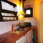 Mit Kleiner Innenhof-terrasse Im Rustikalen Stil Lejlighed