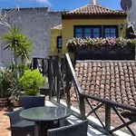 Mit Kleiner Innenhof-terrasse Im Rustikalen Stil Icod De Los Vinos