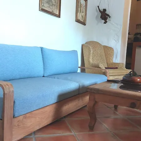 Mit Kleiner Innenhof-terrasse Im Rustikalen Stil イコー・デ・ロス・ビノス