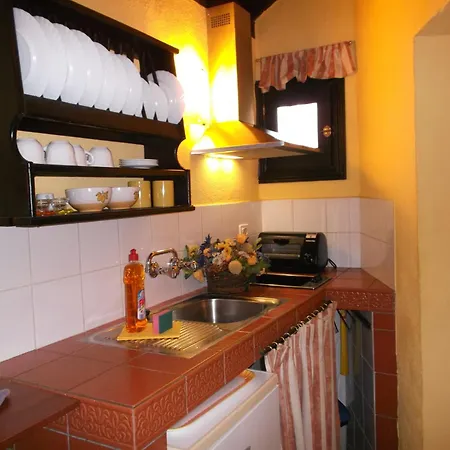 Mit Kleiner Innenhof-terrasse Im Rustikalen Stil Appartamento