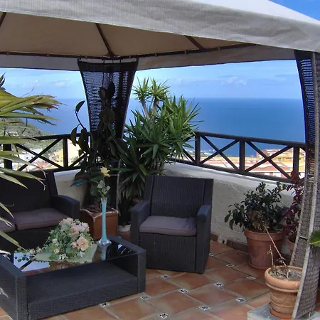 Appartamento Mit Kleiner Innenhof-terrasse Im Rustikalen Stil *