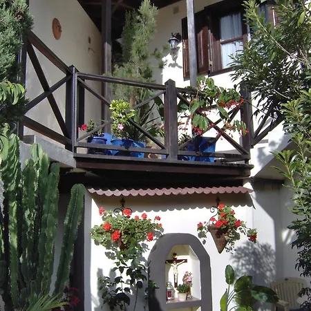 Mit Kleiner Innenhof-terrasse Im Rustikalen Stil アパート *