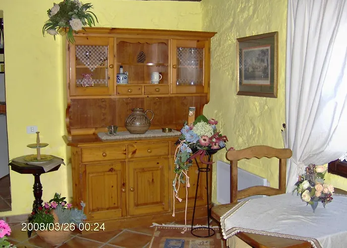 Mit Kleiner Innenhof-terrasse Im Rustikalen Stil *