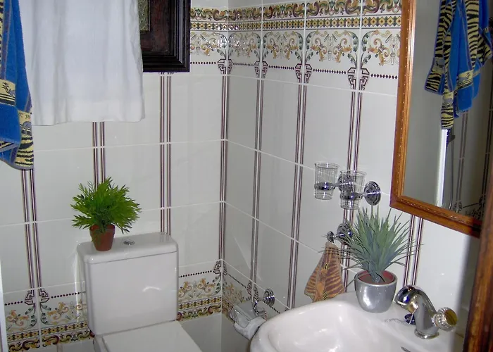 Mit Kleiner Innenhof-terrasse Im Rustikalen Stil *