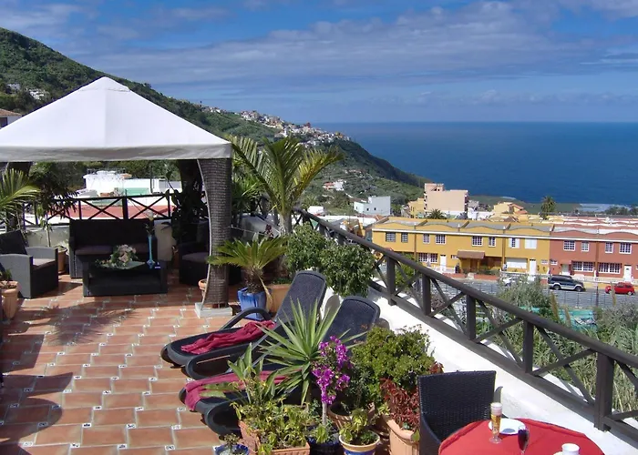 Mit Kleiner Innenhof-terrasse Im Rustikalen Stil イコー・デ・ロス・ビノス