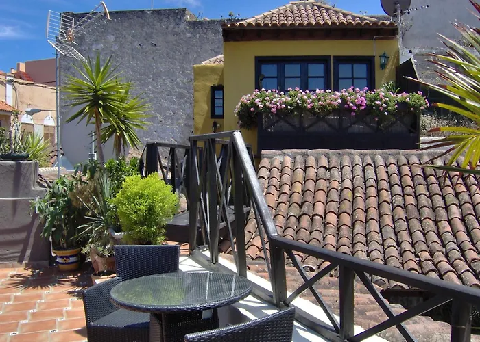 Mit Kleiner Innenhof-terrasse Im Rustikalen Stil イコー・デ・ロス・ビノス