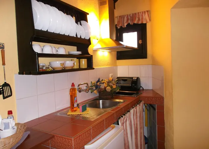 Mit Kleiner Innenhof-terrasse Im Rustikalen Stil 公寓