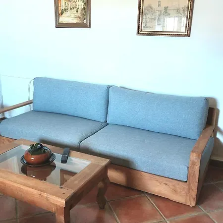 Mit Kleiner Innenhof-terrasse Im Rustikalen Stil Apartamento